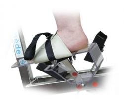 29933 - footrests fitted with soles and fastening straps